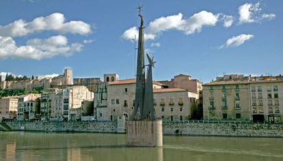 El monumento franquista  a la batalla del Ebro de Tortosa.