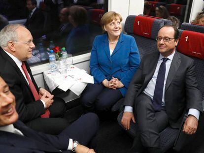 Tren en el túnel de San Gotardo. De izquierda a derecha: el primer ministro de Italia, Matteo Renzi; el presidente suizo, Johann Schneider-Ammann; la canciller alemana, Angela Merkel, y el presidente francés, François Hollande.