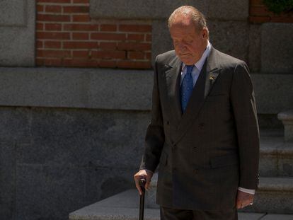 Juan Carlos I, ante el palacio de la Zarzuela el 9 de junio de 2014, en sus últimos días como Rey.