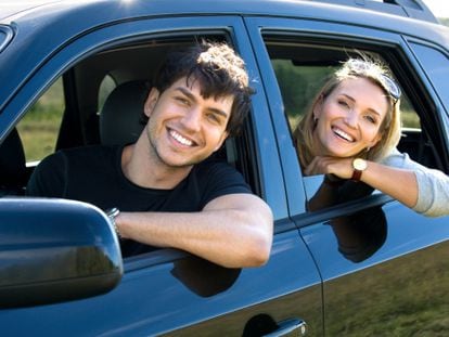 Usuarios de una plataforma de coche compartido.