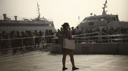 La llegada de un ferry en Rio de Janeiro, Brasil