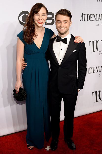 Otra pareja de actores que rompe la convención: Erin Darke y su novio, Daniel Radcliffe.