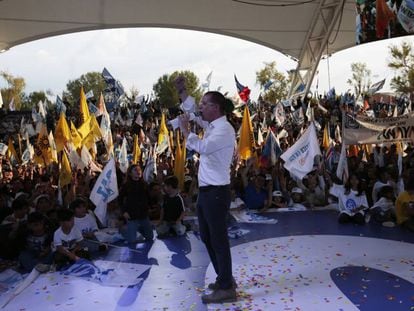 El candidato de Por México al Frente, Ricardo Anaya, durante el cierre de campaña. 