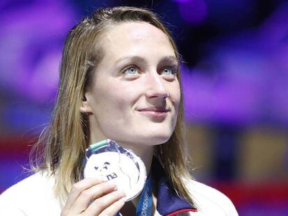 Mireia Belmonte, con la medalla plata lograda en 1.500m libre.