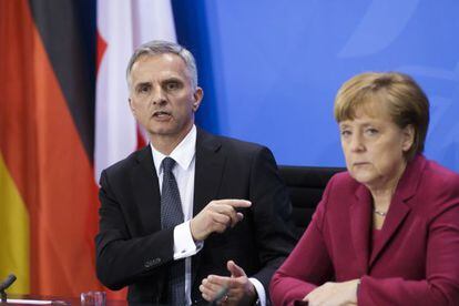 El presidente suizo, Didier Burkhalter, y la canciller Merkel.  
