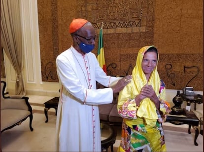 Photograph provided by the Presidency of Mali of the meeting between the Archbishop of Bamako, Jean Zerbo, and the Colombian nun Gloria Narvaez, after her release on the 9th in Karangasso.