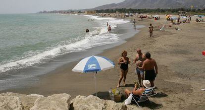 Playa de Guadalmar, que delimita la parcela de Arraijanal.