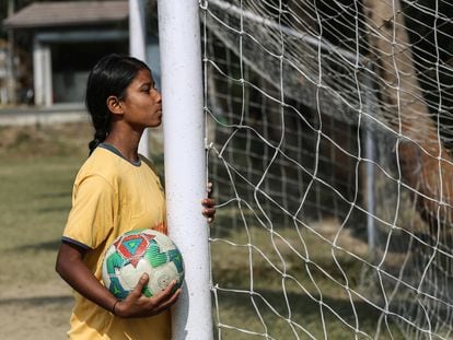 “Lo único que sé es que me encanta el fútbol”: en Calcuta, las niñas juegan por un futuro más libre