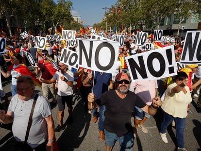 5.500 kilos de confeti y la música internacional inundan las fiestas de la  Magdalena - El Periódico Mediterráneo