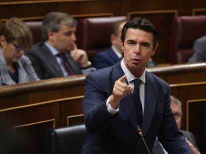 Pleno del Congreso de los Diputados. Sesion de control al Gobierno. Jose Manuel Soria, ministro de Industria.