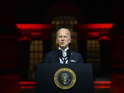 El presidente de Estados Unidos, Joe Biden, durante su discurso en Filadelfia, con el Independence Hall detrás.