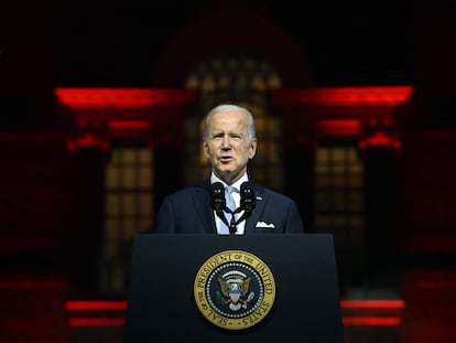 El presidente de Estados Unidos, Joe Biden, durante su discurso en Filadelfia, con el Independence Hall detrás.