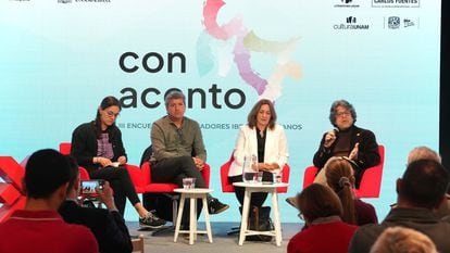 Isabel Zapata, Santiago Roncagliolo, Rosa Beltrán y Fernando Iwasaki, en la primera jornada del Tercer Encuentro de Creadores Iberoamericanos.