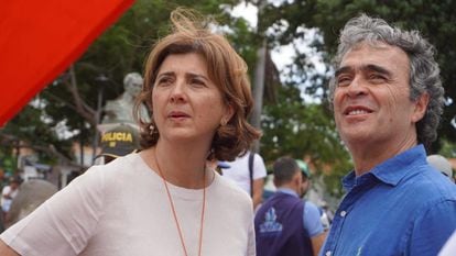 María Ángela Holguín junto a Sergio Fajardo en un evento de campaña en Cúcuta, el 13 de mayo de 2022.