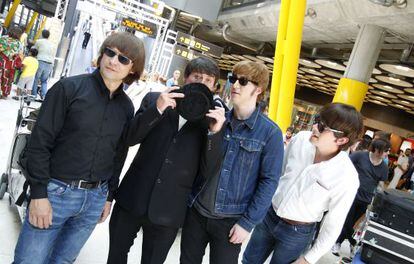 Los Bootleg Beatles en la T-4 de Barajas. De izquierda a derecha, los dobles de Ringo Star, Paul McCartney, John Lennon y George Harrison.