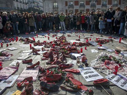 Concentración en la Puerta del Sol de Madrid contra la violencia de género y en apoyo a las mujeres en huelga de hambre.