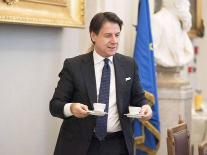 El primer ministro en funciones, Giuseppe Conte, este lunes en el Palacio Chigi.