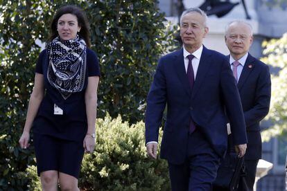 El vicepresidente chino, Liu He, en el centro, el viernes en la Casa Blanca.