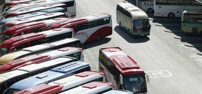 Autobuses de distintas empresas en la Estación Sur de Madrid.