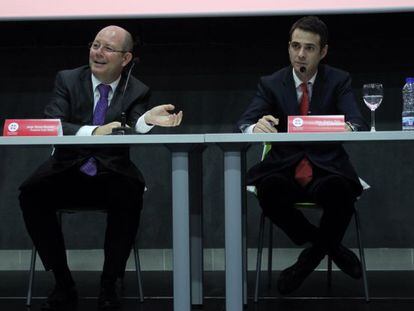 Jorge Alonso, presidente de Grupo Alonso, y Hugo Jiménez, director general del centro de ocio y negocios MEEU, presentado esta mañana en la estación de tren de Chamartín, en Madrid.