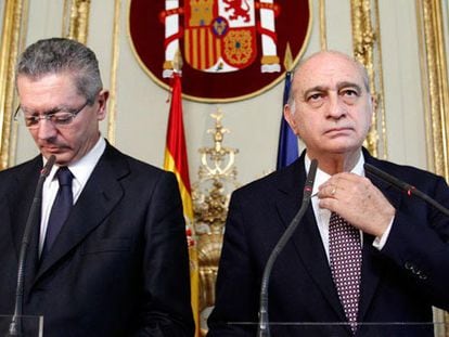 Los ministros Gallardón y Fernández Díaz.