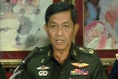 El general Sonthi Boonyaratglin, jefe del Ejército tailandés, habla durante el discurso televisado este miércoles.