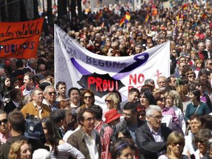 Un momento de la marcha en defensa de los servicios p&uacute;blicos en Valencia.