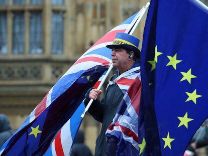 Manifestaciones de contrarios al Brexit ante el Parlamento británico, este martes