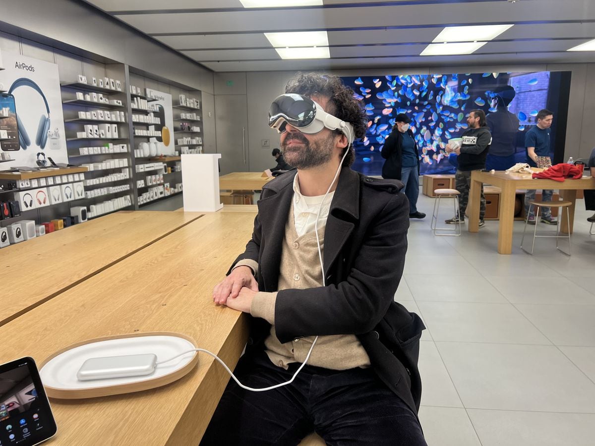 Primera toma de contacto con las gafas de Apple: las Vision Pro se dan de bruces con la realidad | Tecnología