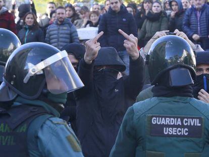 Las imágenes del acto de la plataforma España Ciudadana en apoyo a la Guardia Civil en Alsasua