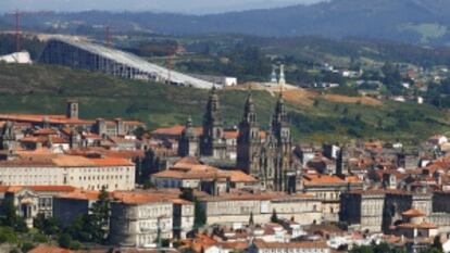 Vista de Santiago, con la Ciudad de la Cultura al fondo.