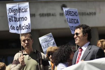 Protesta de los abogados del turno de oficio en los Juzgados de Plaza de Castilla de Madrid en 2011. ÁLVARO GARCÍA