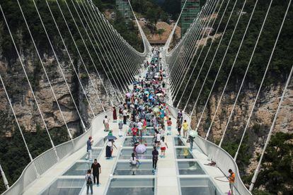 Un total de 8.000 personas visitaron el puente este sábado, durante la inauguración oficial. Es el máximo número de visitantes que se permitirán por día.