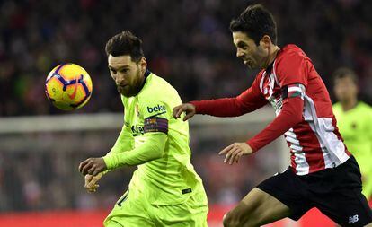 Messi (i) y Susaeta, la temporada pasada en San Mamés.