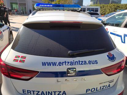 Coche patrulla de la Ertzaintza.