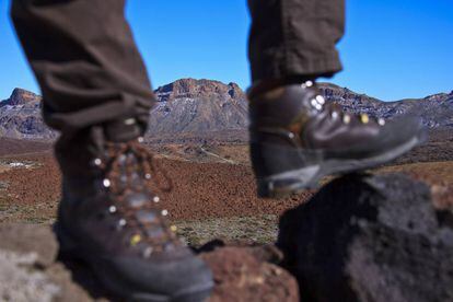 Tanto para subir al Teide (como en la imagen) como para ir a la oficina, todo hombre necesita un par de botas resistentes.