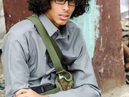 Abdalá S. de 16 años se suma a la milicia huthi Ansar Alá, en Yemen, tras el cierre de las instalaciones educativas en el país el pasado mes de marzo.