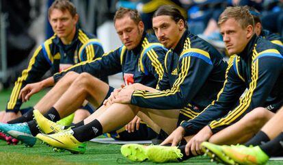 Ibrahimovic, con sus compa&ntilde;eros de la selecci&oacute;n sueca el 31 de mayo.