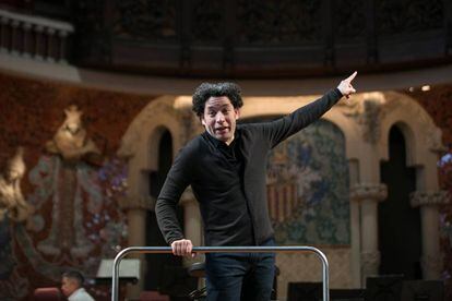 Gustavo Dudamel, a l'assaig amb l'orquestra simfònica Simon Bolivar al Palau de la Música.