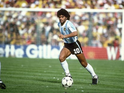 Diego Armando Maradona, con la majestuosa estampa de sus años de juventud, durante el Mundial de 1982.