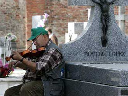 Cementerio de Fuencarral el día de Todos los Santos.