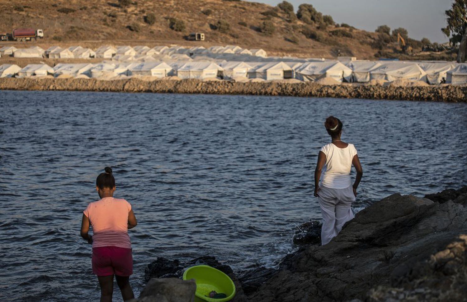 Επισκόπηση του νέου καταυλισμού προσφύγων που χτίστηκε από την Ύπατη Αρμοστεία και την Ελληνική Κυβέρνηση.