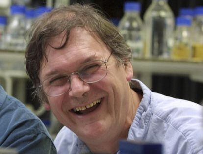 El bioqu&iacute;mico Tim Hunt, tras ganar el Nobel de Medicina en 2001.