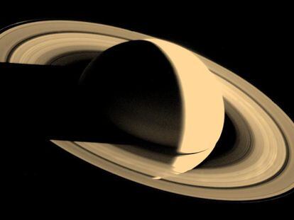 Saturno desde la sonda 'Voyager' en 16 de noviembre de 1980.