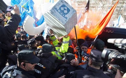 Trabajadores de Alcoa de Galicia y Asturias protestan en Madrid.