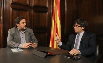 Junqueras y Puigdemont, reunidos en el Parlament.
