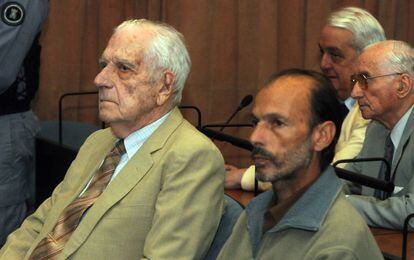 El dictador Bignone (izq) y Muiña en el juicio contra ambos en diciembre de 2011.