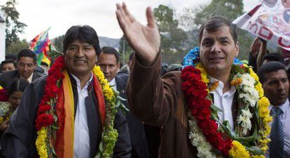 Morales con Correa, presidente de Ecuador, ayer en Quito.