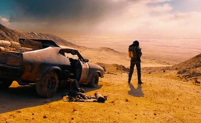 Una imagen de la película 'Mad Max: Fury Road' (George Miller, 2015), donde hace mucho calor y la gente está muy enfadada.