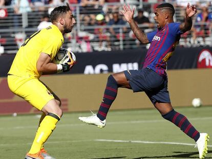 FOTO: A Malcom se le escapa un control ante Donnarumma. / VÍDEO: Declaraciones del entrenador, Ernesto Valverde, en rueda de prensa.